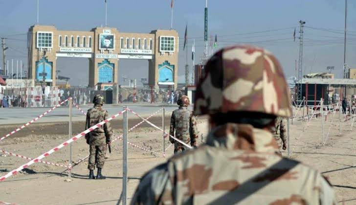 مقامات پاکستان می‌گویند در اثر درگیری در منطقه چمن یک نفر کشته و ۱۵ نفر زخمی شدند