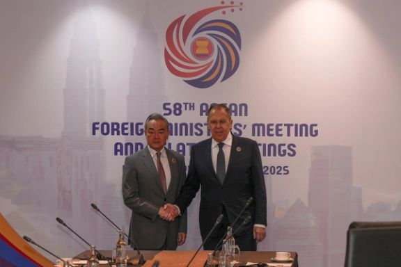 د چین د بهرنیو چارو وزیر: د ایران د اټومي پروګرام مساله باید د ډېپلوماتیکو لارو حل شي