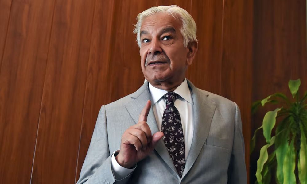د خواجه اصف ادعا: تحریک انصاف ګوند د ټي‌ټي‌پي په همکارۍ د «خطرناک تاوتریخوالي» پلان لري