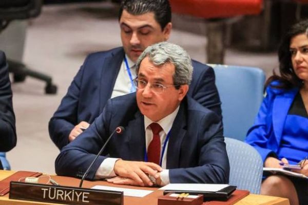 د ترکیې استازی: افغانستان کې د وضعیت خرابېدل نړۍوال امنیت ته جدي ګواښ دی