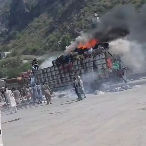 تورخم کې د یوه بار وړونکي موټر د اور اخیستو له امله د ۱۵مېلیونه افغانیو توکي سوځېدلي