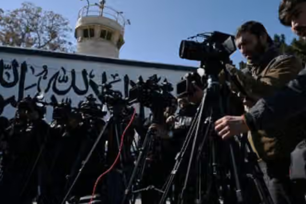 مراسلون بلا حدود: انتقاد مسؤولي طالبان قد يُعاقب عليه بالجلد والسجن