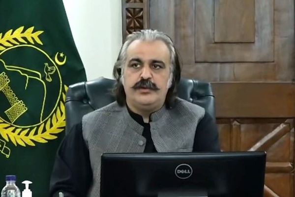 د اسلام اباد یوې محکمې د خېبر پښتونخوا د سر وزیر علي امین ګنډا پور د نیولو امر صادر کړ