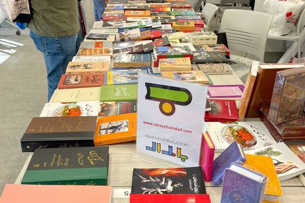 ناشران تبعیدی نمایشگاه کتابهای ممنوعه در ایران و افغانستان را در کانادا برگزار کردند