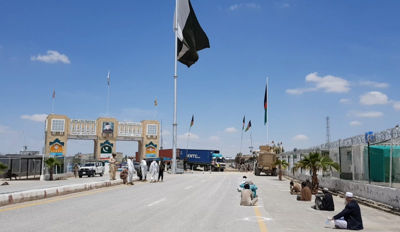 منابع می‌گویند در حمله مهاجمان مسلح در شهرک چمن یک نظامی پاکستان کشته شده است