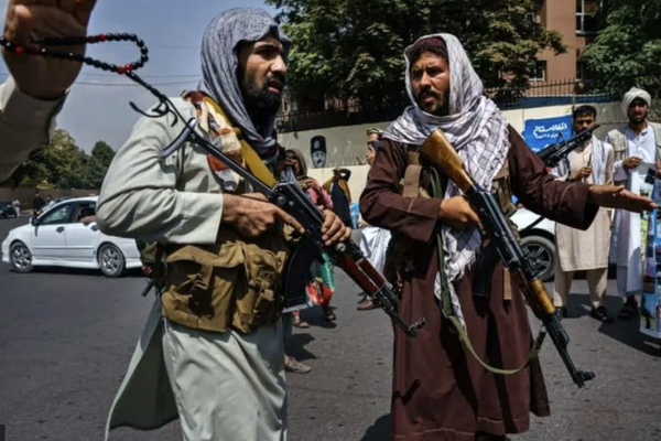 قامت حركة طالبان بجلد امرأة وسبعة رجال في كابل