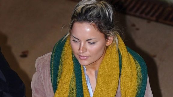 زن بریتانیایی به کشتن نامزدش با موتر در پی یک مشاجره لفظی متهم شد