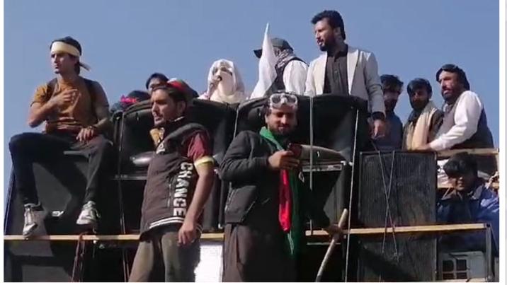 د عمران خان مېرمن: تر څو مو چې عمران خان له زندانه نه وي راخوشې کړی لاریونونه به روان وي