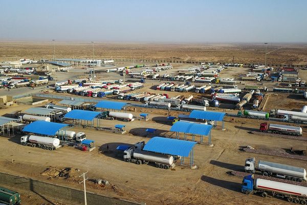 د دوغارون-اسلام کلا پر پوله ولاړې لارۍ هره ورځ یونیم تر دوه میلیونه ډالرو زیان اړوي