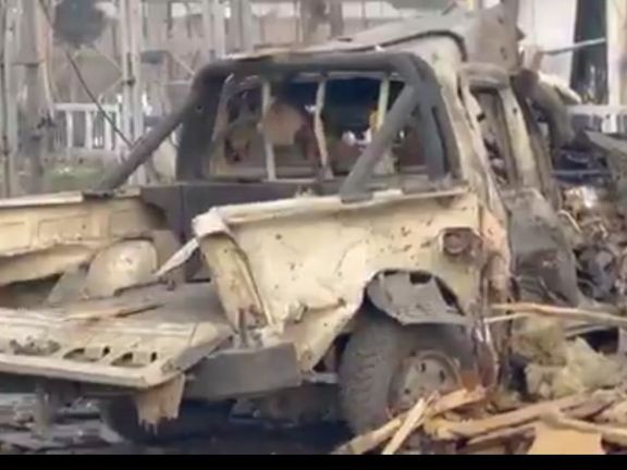 رنجر نظامی طالبان که در حمله پاکستان به درمانگاه امید تخریب شد. منبع عکس: رویترز.