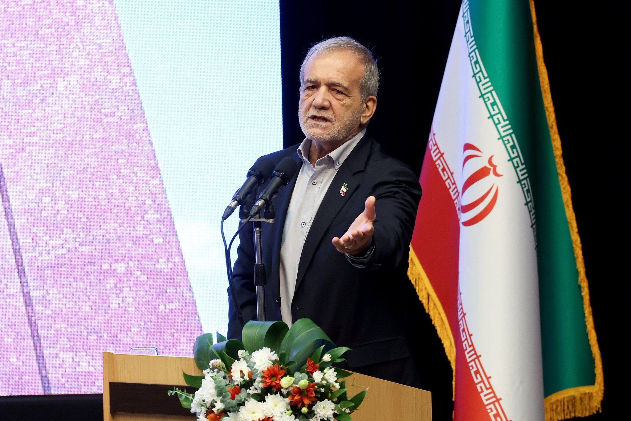 واکنش‌ها به اهانت پزشکیان: شرف انسانی در افغانستان هنوز زنده است