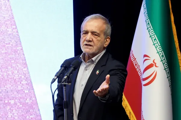 واکنشها به اهانت پزشکیان: شرف انسانی در افغانستان هنوز زنده است
