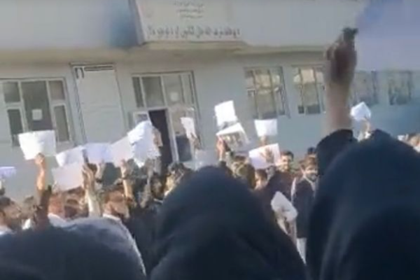 Afghan Students Hold Demonstration After Taliban Bans University Education for Girls