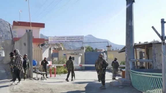 طالبانو له سنډي ګارډين سره په خبرو کې د کورنۍ توطئې له امله د حقاني ترور رد کړ