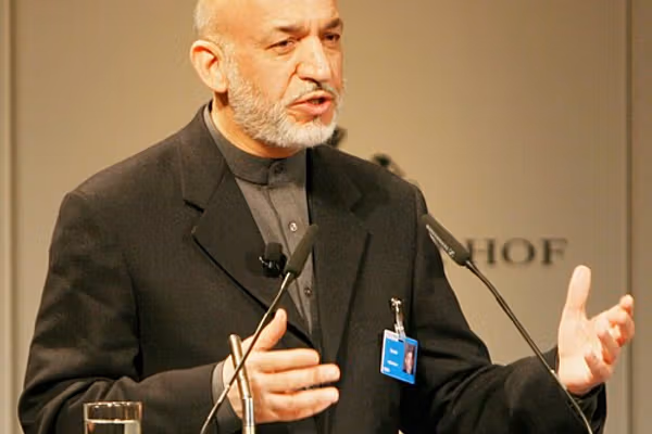 کرزی: د عزیزي شرکت له خوا ۸۴۵ میګاواټه بریښنا پروژه د هیواد لپاره د خوښۍ خبر دی