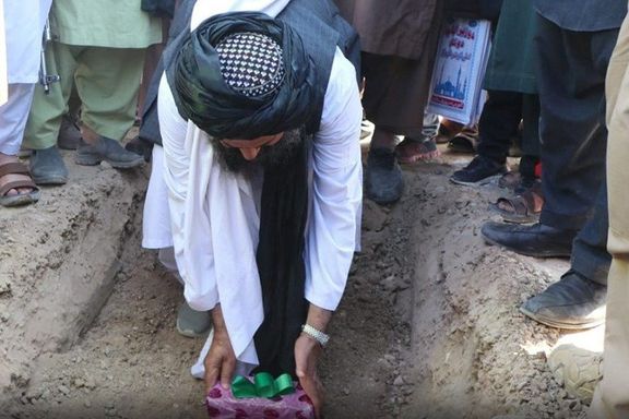 ملا برادر در قندهار سنگبنای مسجدی با هزینه ۳۵ میلیون افغانی را گذاشت