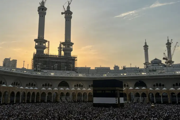 طالبان تصف الهجوم بطائرة مسيّرة قرب مكة بأنه «جريمة لا تُغتفر»