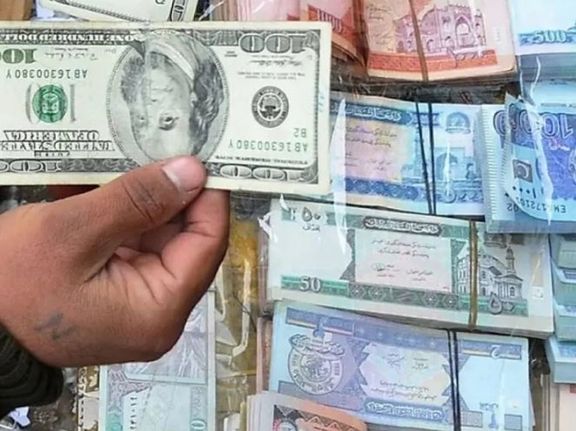 د افغانۍ لوړېدل؛ یو ډالر ۷۷ افغانۍ او ۸۶ پولو ته ښکته شوی دی