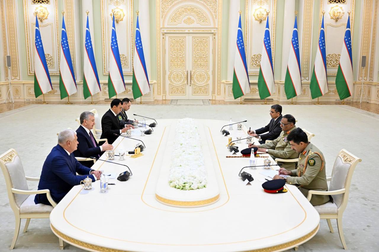 ازبکستان او پاکستان د افغان-ټرانس رېل پټلۍ پروژې په اړه خبرې وکړې