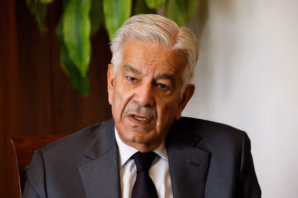 خواجه آصف اعلام کرد پاکستان آماده جنگ دو جبههای با هند و افغانستان است