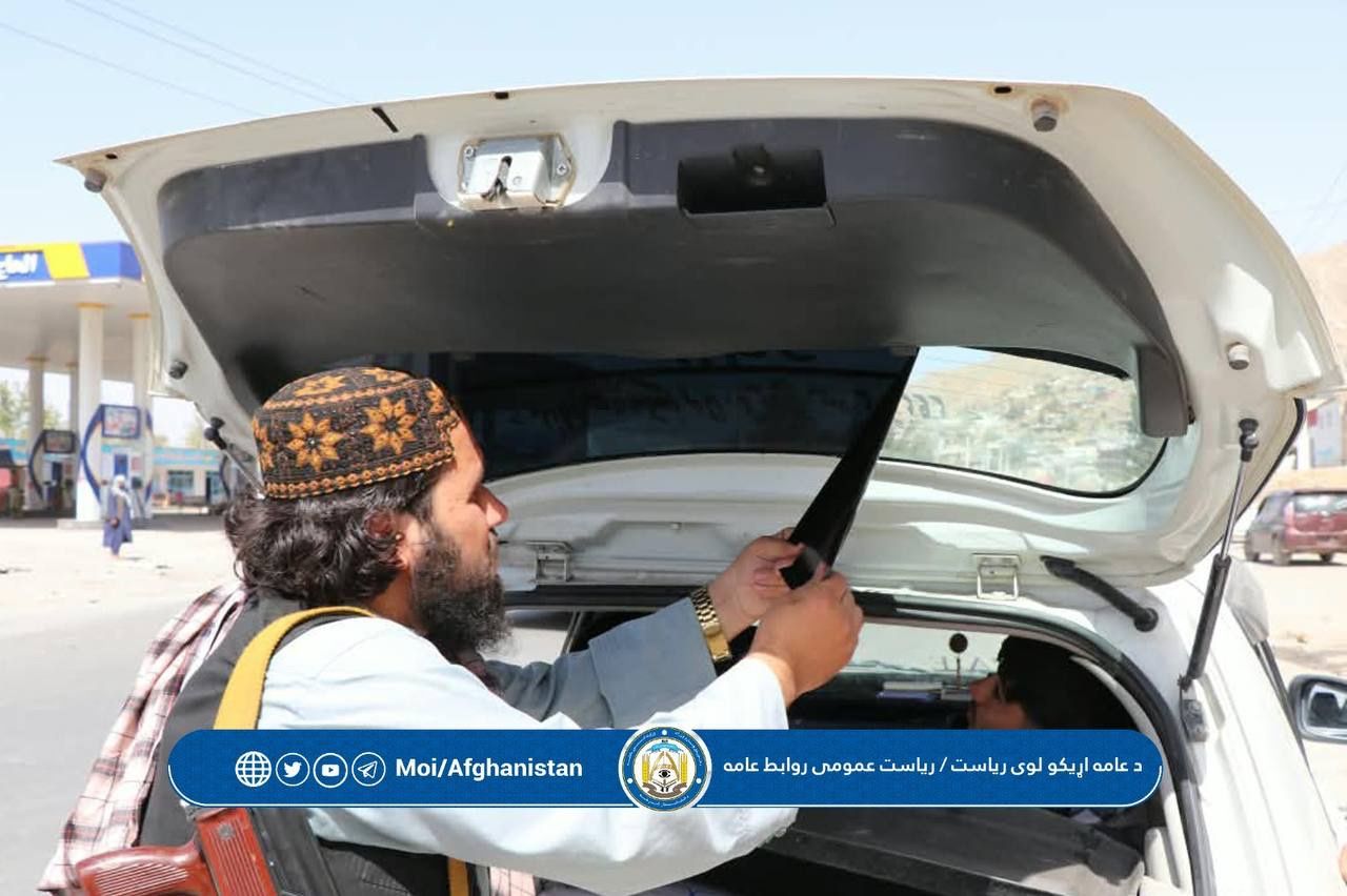 طالبان در هرات و بغلان جمع‌آوری سلاح و پاک‌سازی شیشه‌های ‌سیاه موترها را آغاز کرد