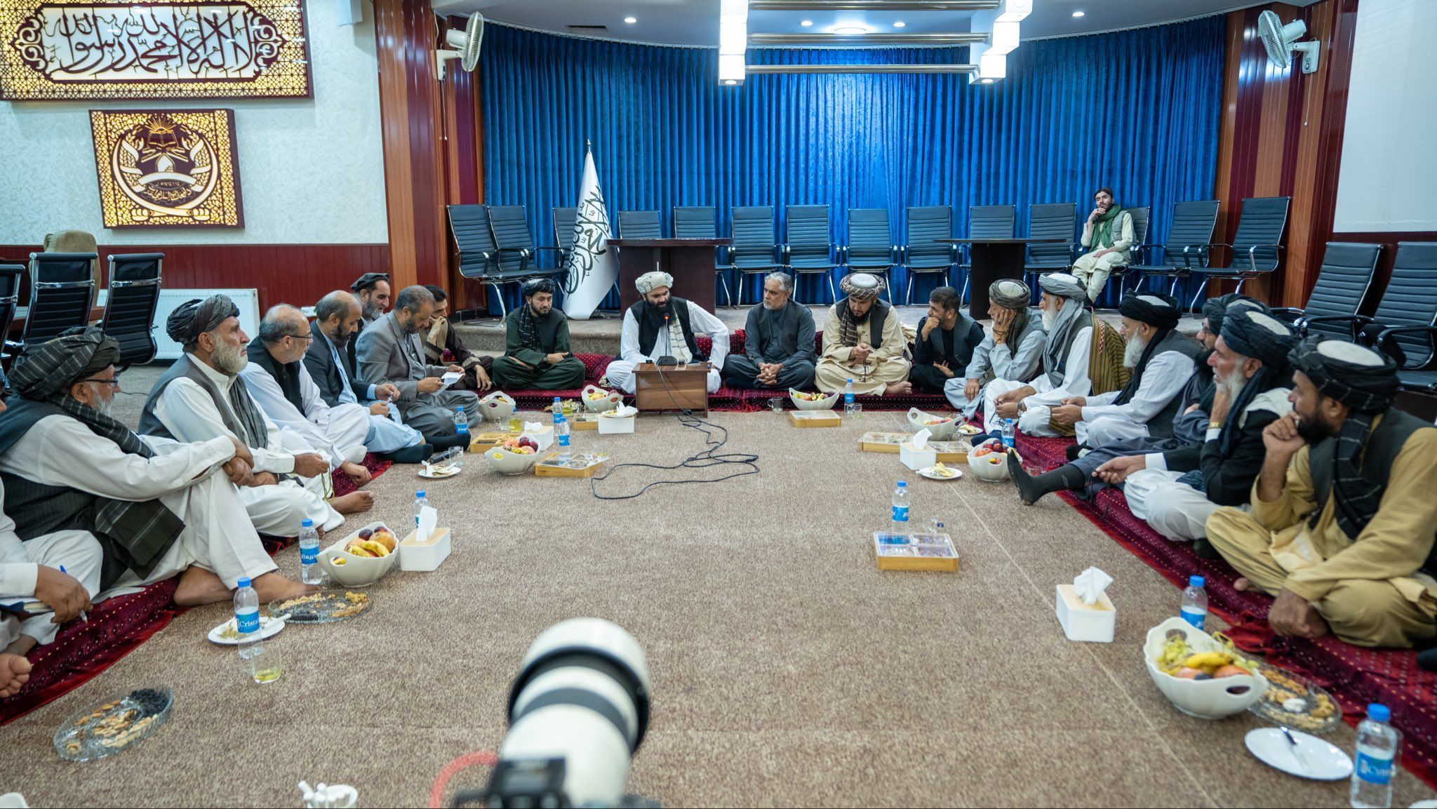 سراج‌الدین حقانی گفته است که طالبان بر سر طرح لویه جرگه مشورت و گفت‌وگو می‌کند