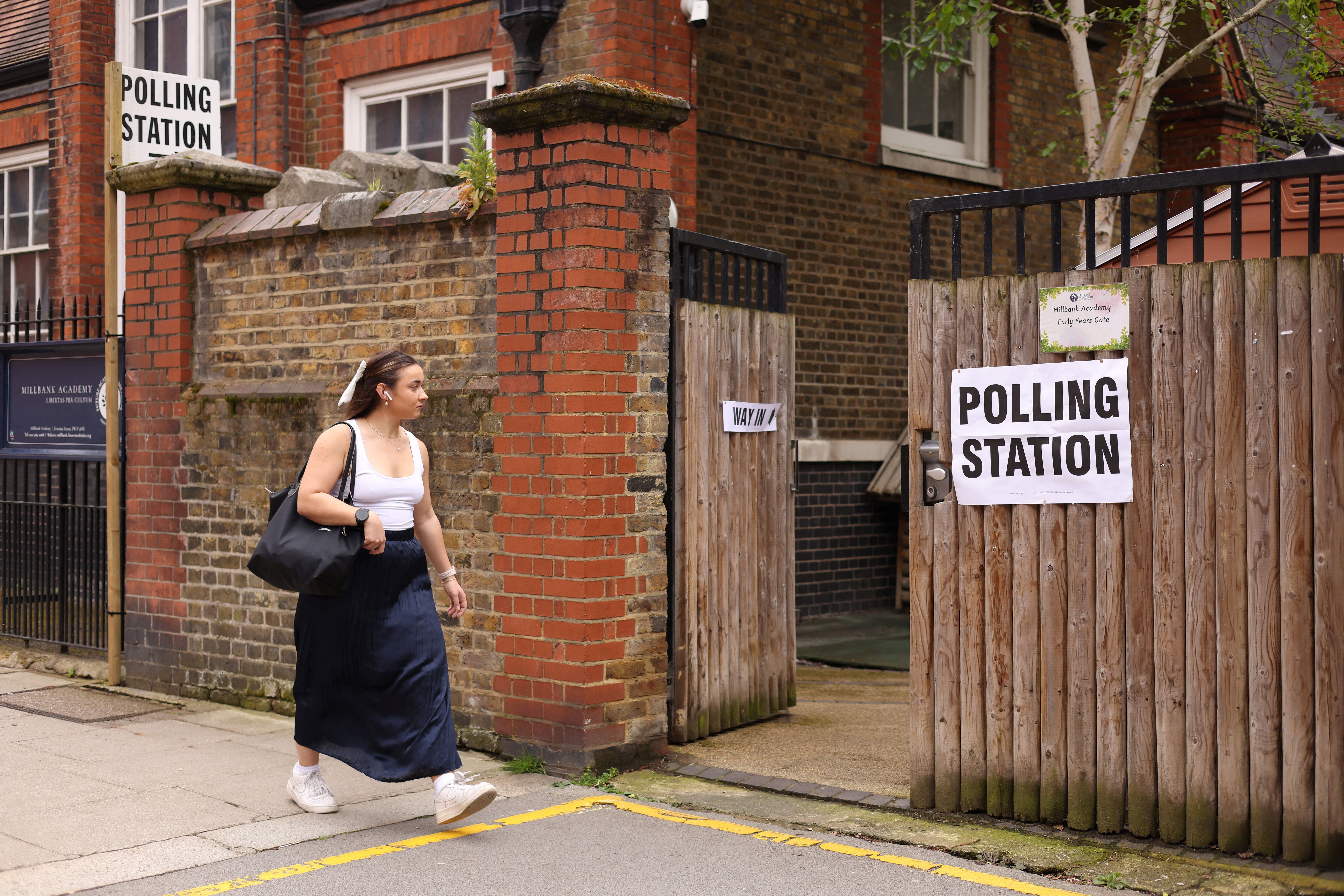 مانع تقلب یا بازدارنده جوانان؟؛ نخستین رای‌گیری بریتانیا با کارت شناسایی
