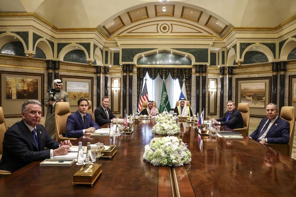 بلومبرګ: روسیه د ایران او امریکا تر منځ د اټومي وسلو په تړاو خبرو کې مرسته کوي