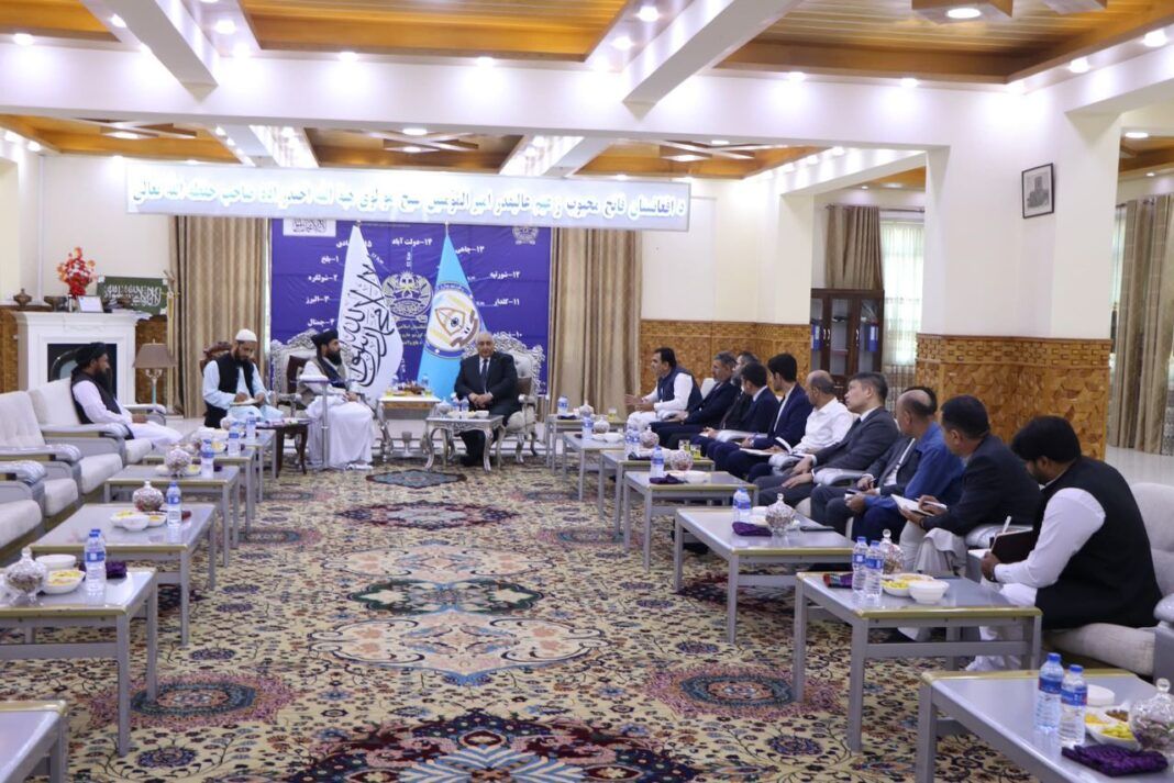 په بلخ کې د طالبانو والي د شپږو هېوادونو له استازو سره کتلي