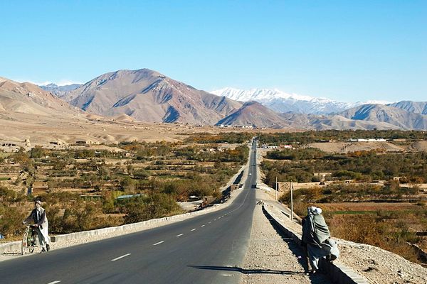 طالبانو په پروان کې یوه ښځه او یو سړی په عام محضر کې په دُرو وهلي دي