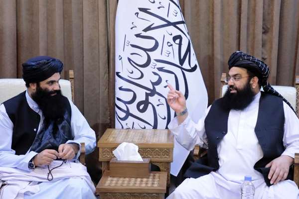 Taliban’s Haqqani Reappears In Kabul, Meets Refugee Minister On Return Plans