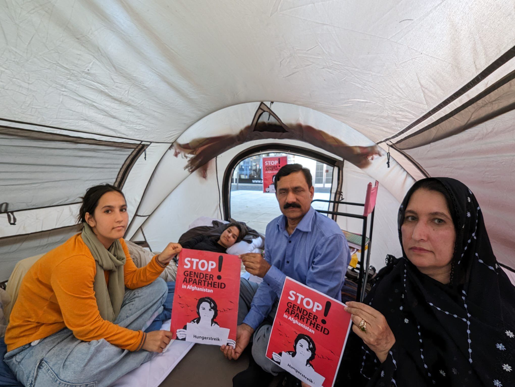 پدر ملاله در دیدار از خیمه تمنا: طالبان افغان و پاکستانی تفاوت ندارند، هر دو تروریست‌اند