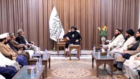 کابل ته د سفر په مهال په ارګ کې د مولانا حامدالحق او مولوي کبیر لیدنه