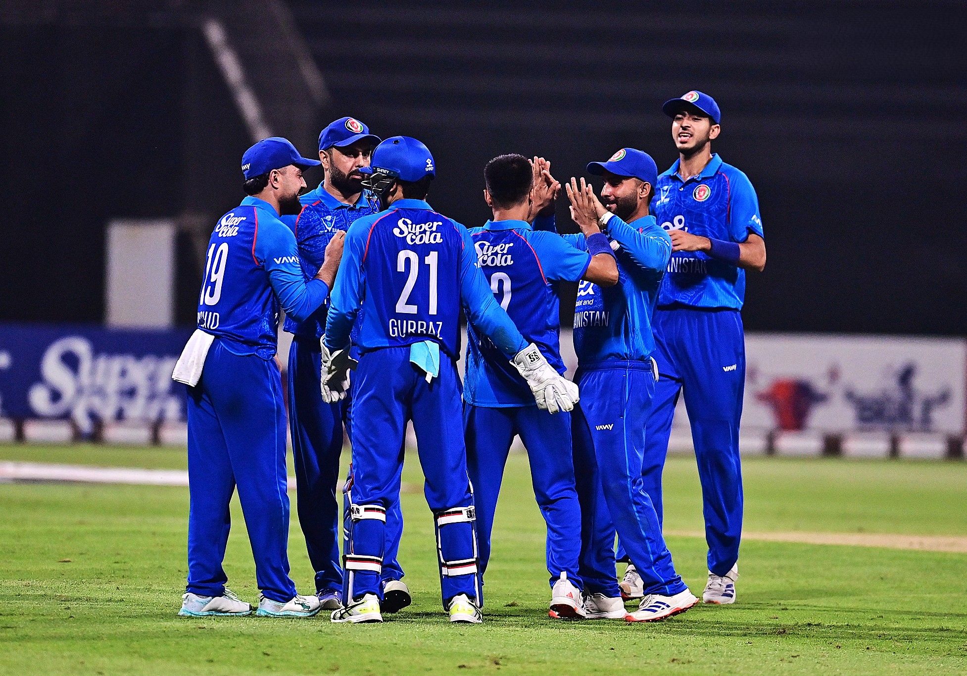 ببرهای آبی با دو پیروزی پیاپی مقابل بنگلادیش، در آستانه برگزاری جشن قهرمانی