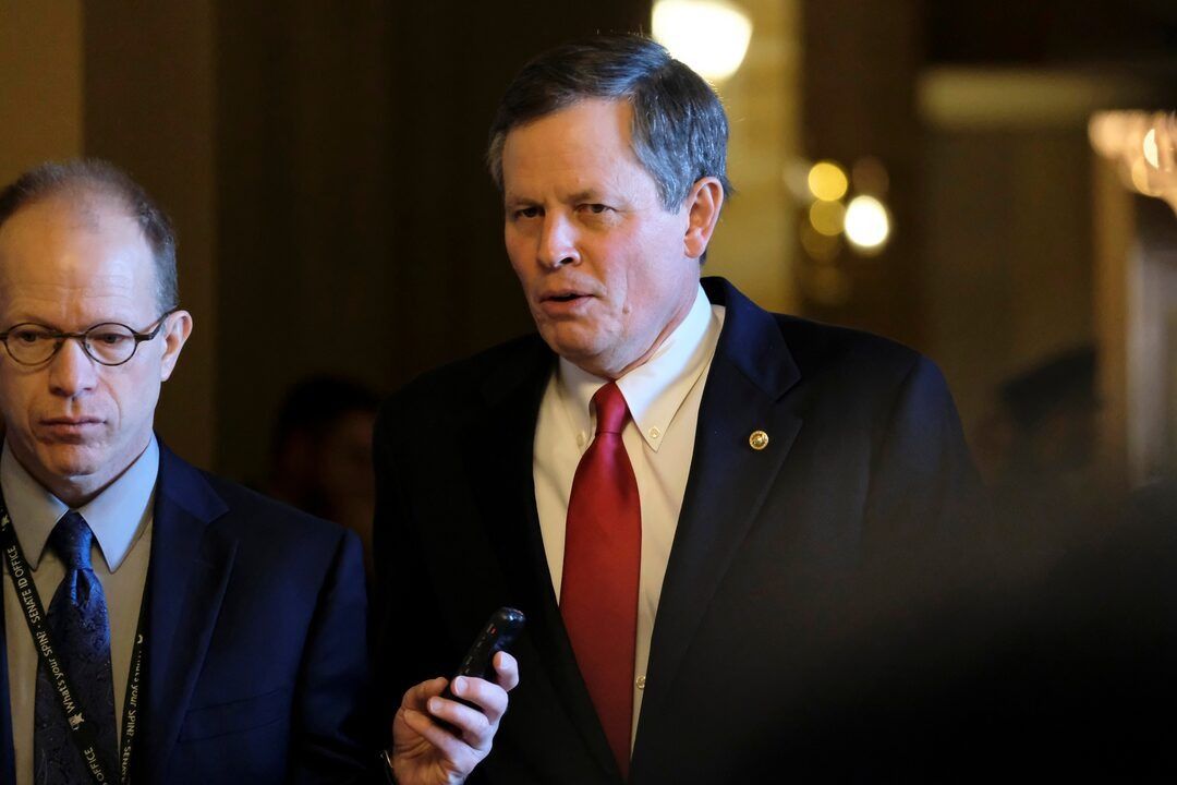 سناتور متحد ترامپ می‌گوید بررسی سوابق مهاجران افغان برای امنیت امریکا مهم است