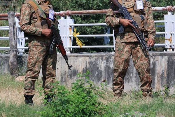 طالبان پاکستانی دستکم ۱۲ سرباز را در خیبرپختونخوا کشتند