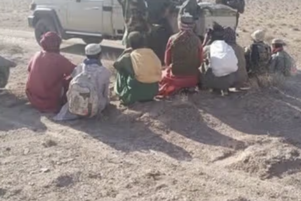 طالبان تعتقل 9 أفغان أثناء محاولتهم العبور إلى إيران