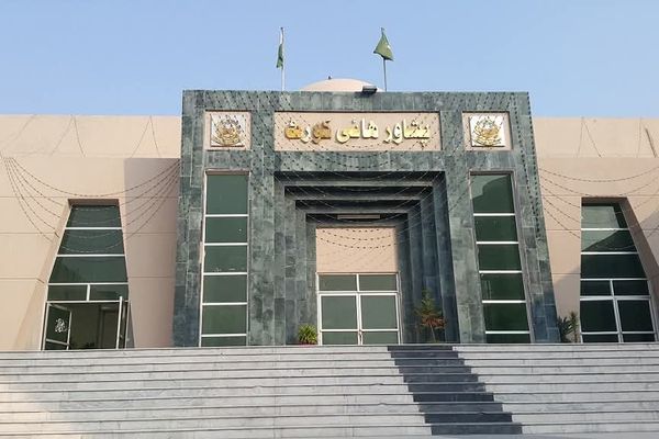 د پېښور سترې محکمې یو افغان ته د «پاکستاني اصل» کارت د ورکولو امر کړی