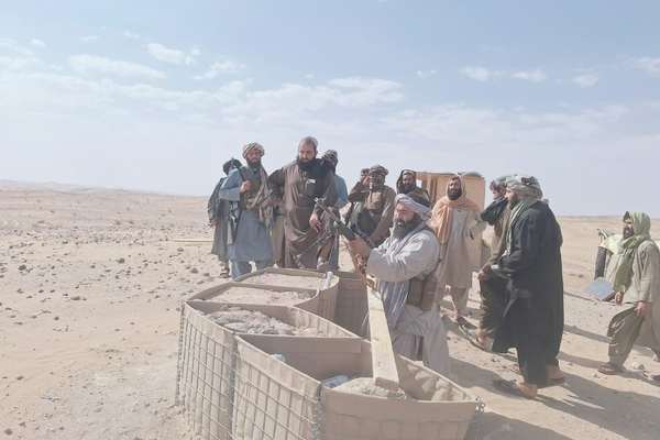 په هلمند کې د طالبانو پوځي مسوولانو پر ډیورنډ کرښه د پوستو څارنه او ارزونه کړې