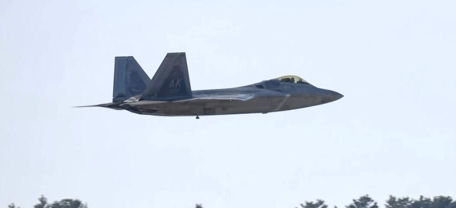 ارتش امریکا یک شی پرنده دیگر را بر فراز دریاچه هورون ساقط کرد