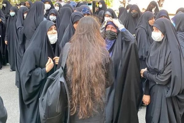 عملکرد جمهوری اسلامی چگونه به بیاعتمادی دینی در ایران انجامید