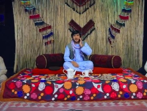 منابع محلی: موسی شاهین خواننده محلی توسط طالبان بازداشت شده است