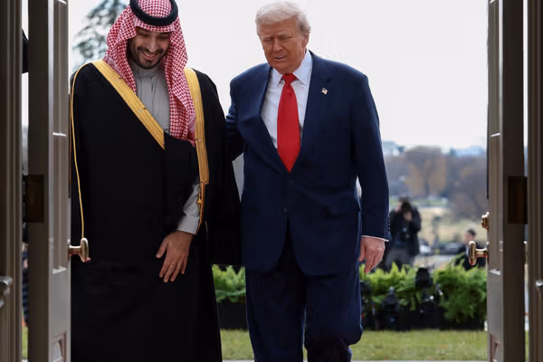 جنگندههای امریکا بر فراز مراسم؛ از ولیعهد عربستان در مراسمی ویژه در کاخ سفید پذیرایی شد