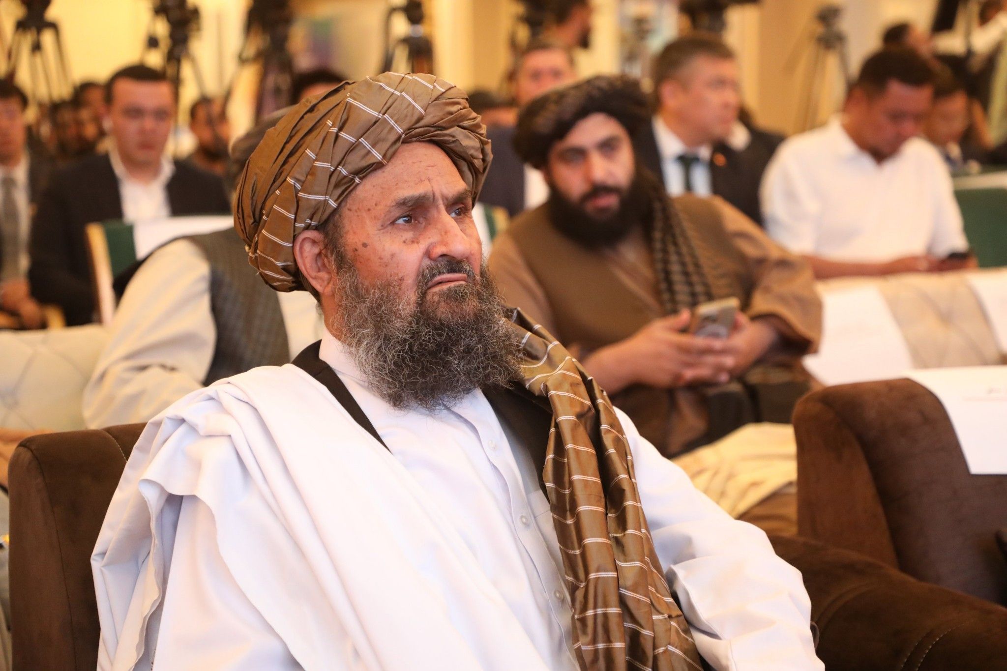 مقام ارشد طالبان از جهان خواست محدودیت‌های مالی و بانکی افغانستان را لغو کند