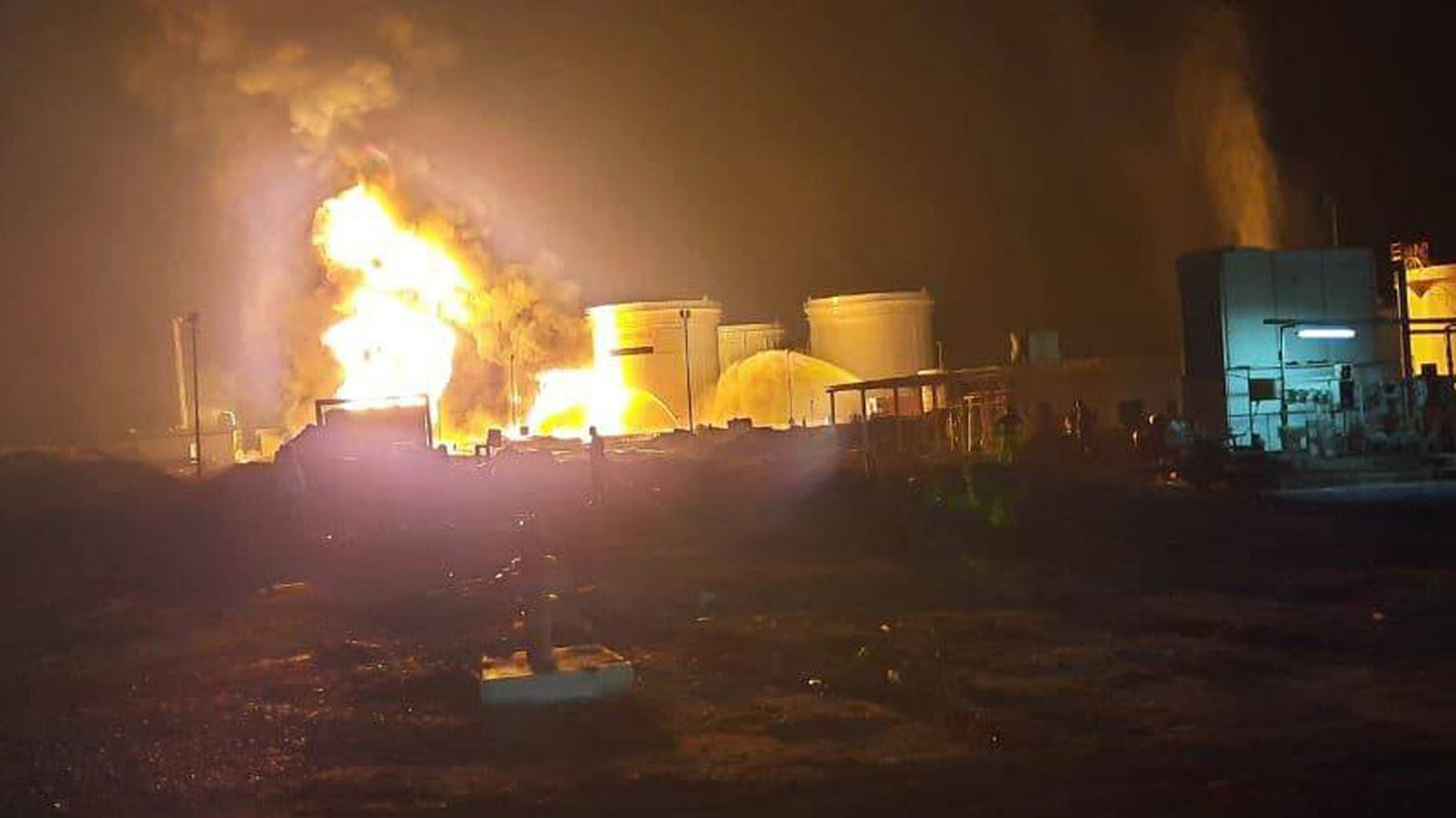 په عراق کې د اورلګېدنې له امله یو کس مړ او ۱۳ نور ټپیان شوي دي