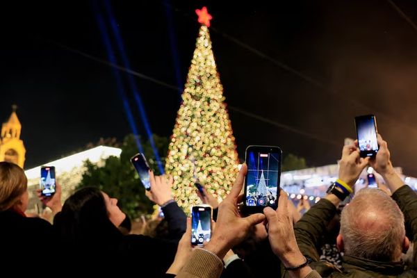 درخت کریسمس بیتلحم پس از دو سال جنگ غزه روشن شد