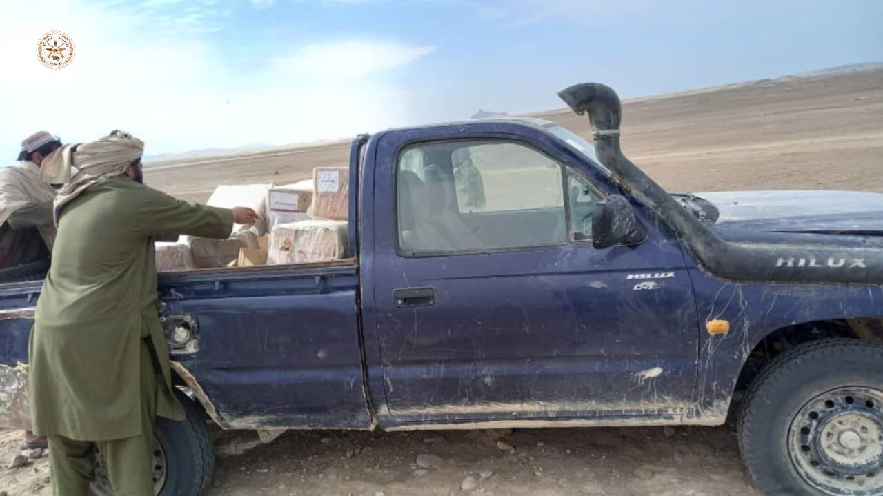 طالبان وایي په نیمروز کې یې لسګونه موټر او نږدې ۱۰۰ کیلو ګرامه تریاک نیولي دي