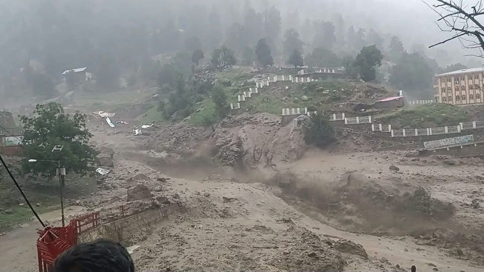 طالبان: سیلاب در نورستان ۲۰ کشته و ۸۰ زخمی برجای گذاشت