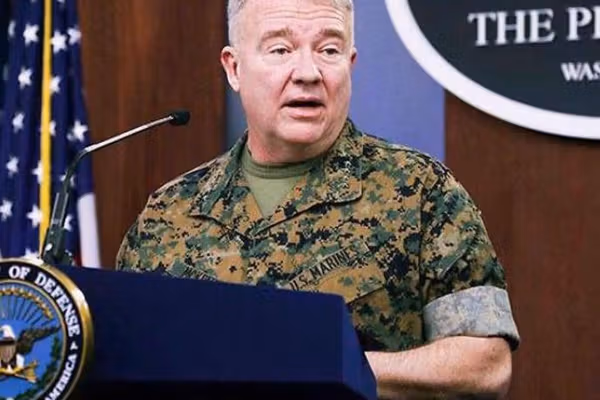 فرانک مککنزي: امریکا له کلونو راهیسې په ایران کې د ځمکنیو عملیاتو په پلانونو کار کوي