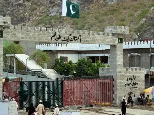 طالبان اعلام کرد که پاکستان گذرگاه تورخم را به روی بیماران افغان بسته است